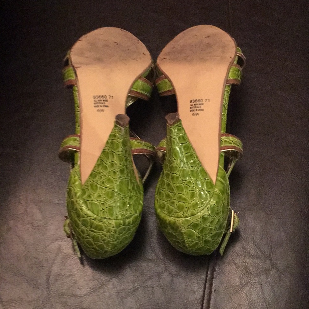 Shoes - Picture 3 of 4